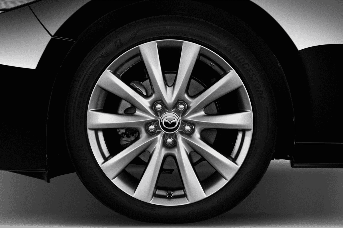 Radkappe oder Felge eines Mazda 3 Fastback