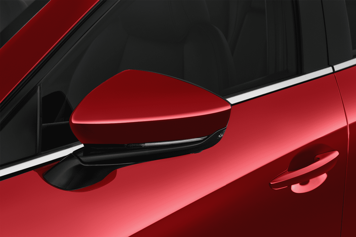 Rückspiegel eines Mazda 3 5-Türer
