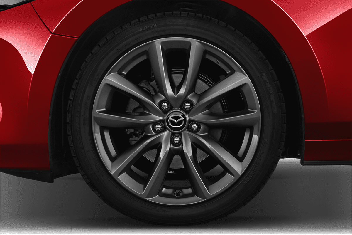 Radkappe oder Felge eines Mazda 3 5-Türer