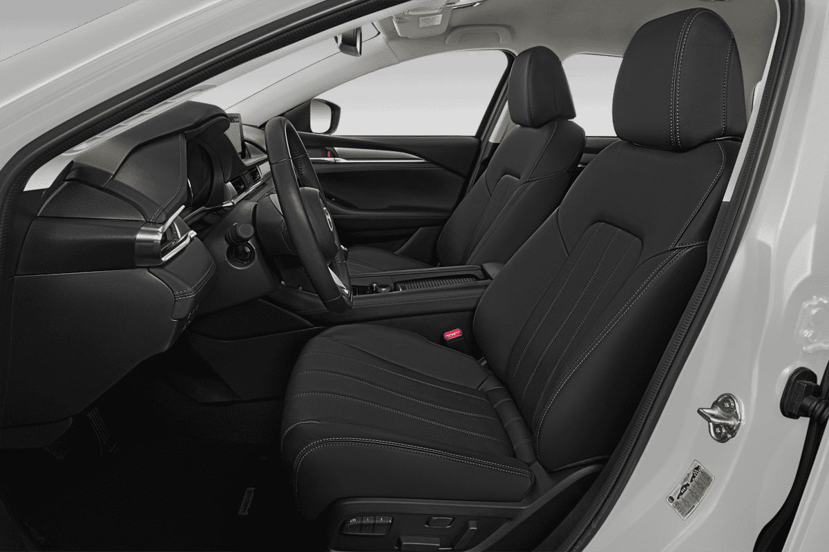 Vordersitze eines Mazda 6 Kombi