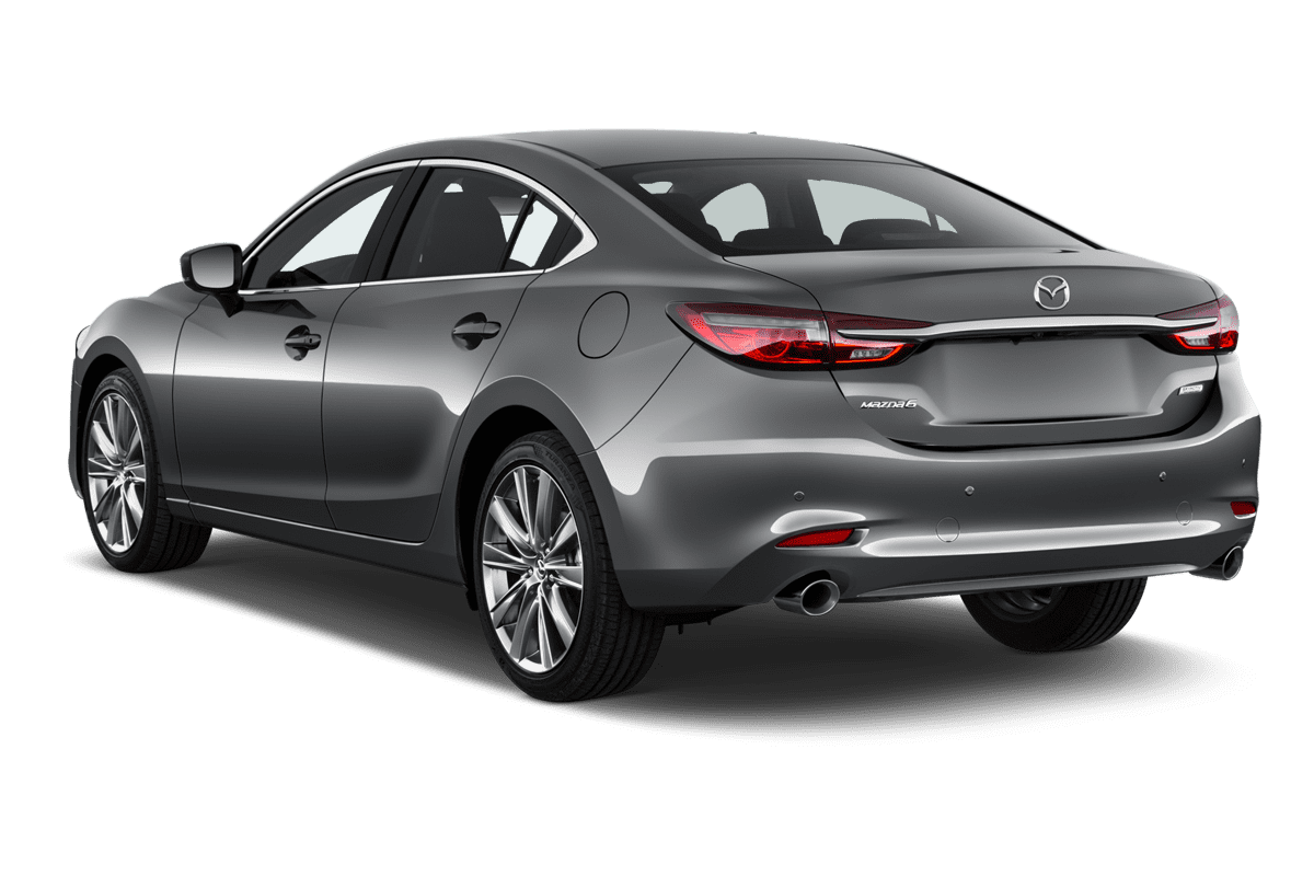 Schräge Heckansicht eines Mazda 6 Limousine, freigestellt