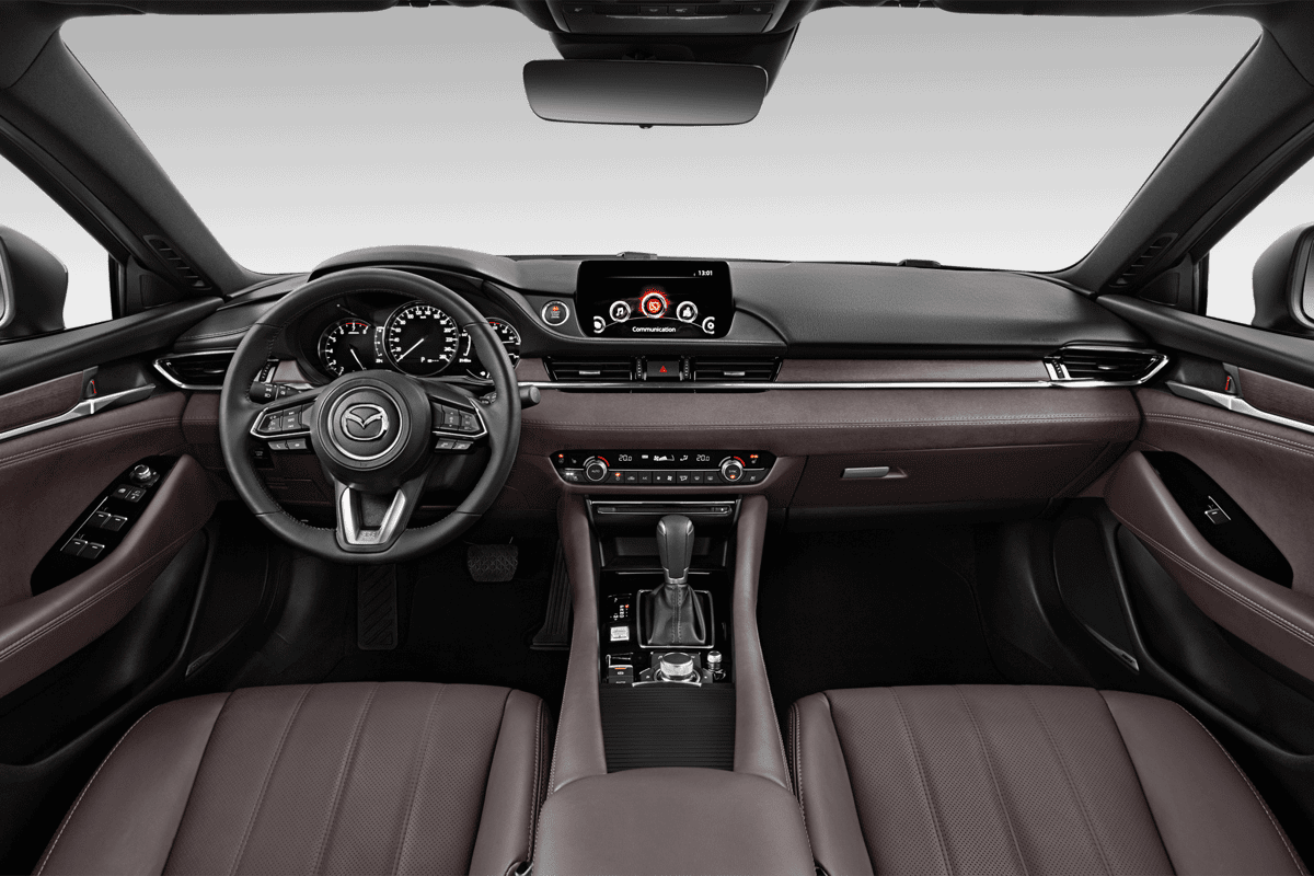 Armaturenbrett eines Mazda 6 Limousine