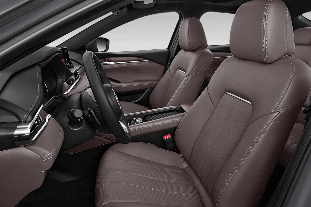 Vordersitze eines Mazda 6 Limousine