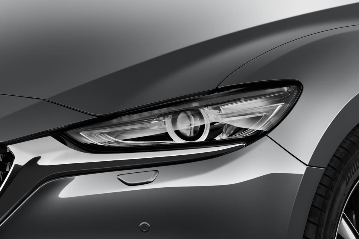 Frontscheinwerfer eines Mazda 6 Limousine