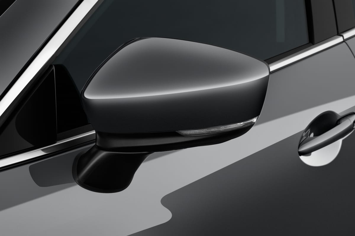 Rückspiegel eines Mazda 6 Limousine