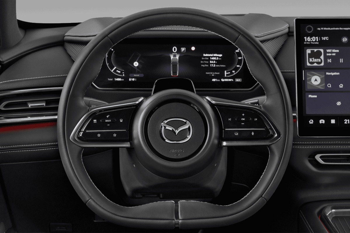 Lenkrad eines Mazda 6e (KI-generiert)