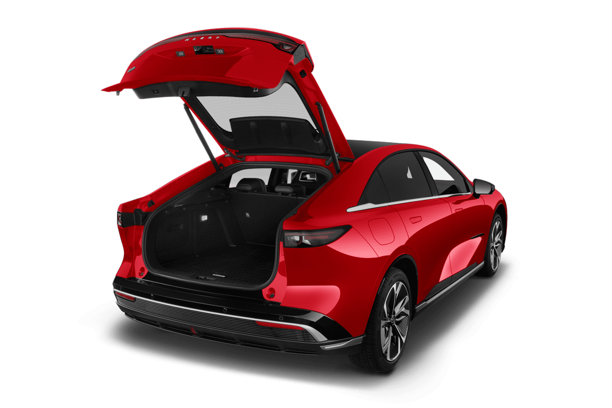 Kofferraum eines Mazda 6e (KI-generiert)