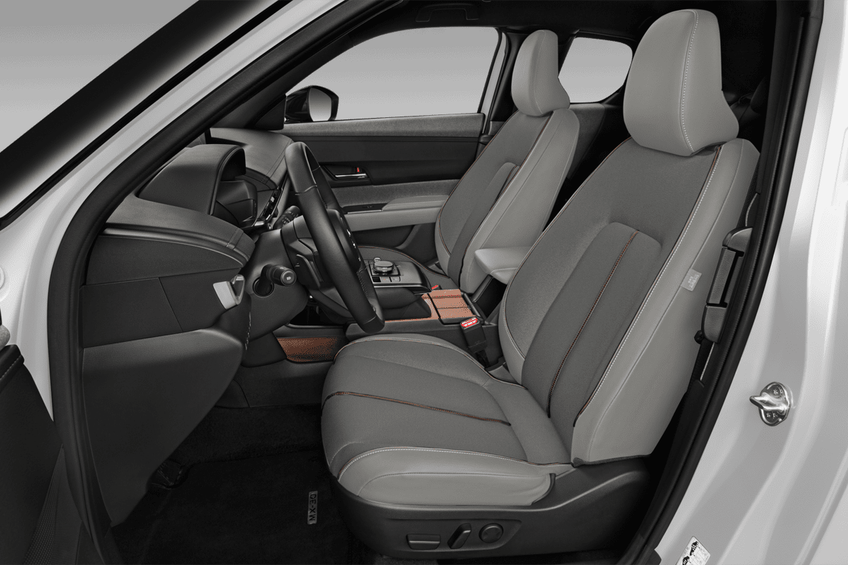 Vordersitze eines Mazda MX-30