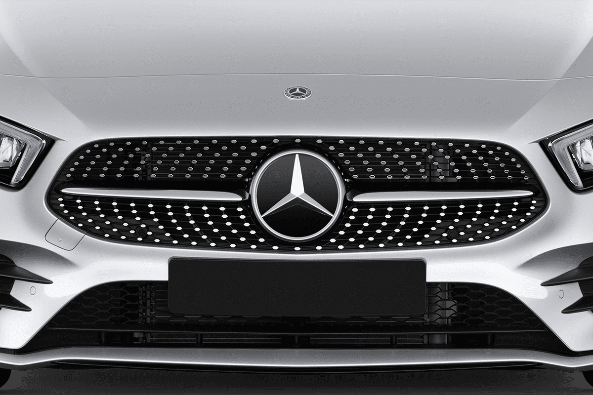 Kühlergrill eines Mercedes A-Klasse Limousine Plug-in-Hybrid