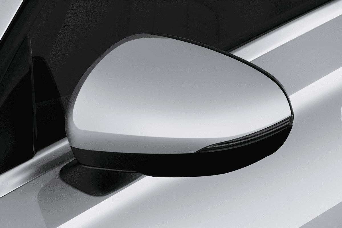 Rückspiegel eines Mercedes A-Klasse Plug-in-Hybrid