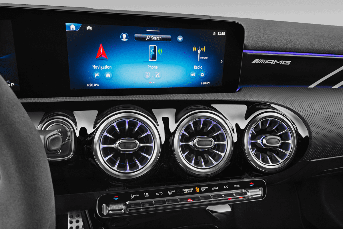 Mittelkonsole eines Mercedes A-Klasse