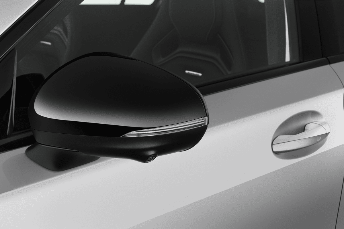 Rückspiegel eines Mercedes A-Klasse