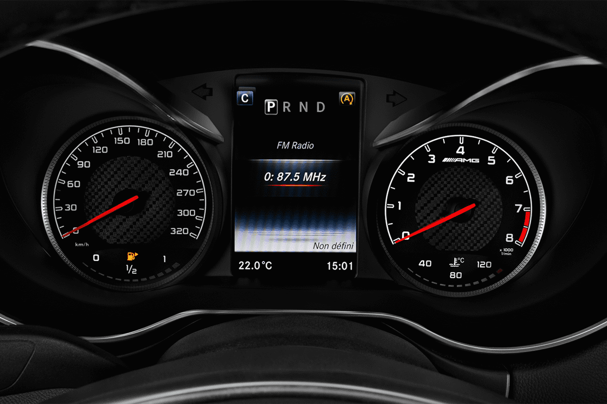 Kombiinstrument eines Mercedes AMG GT Roadster