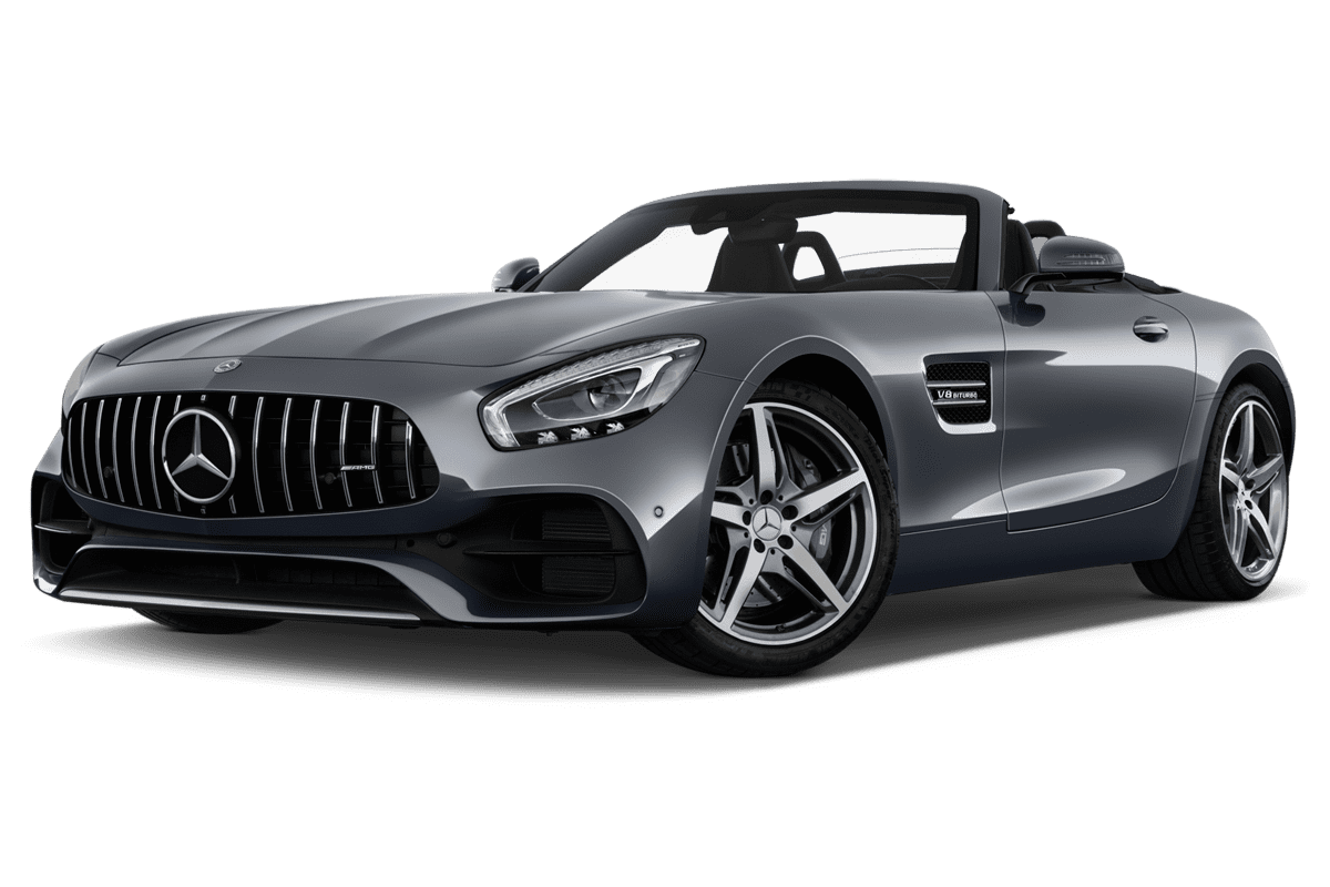 Tiefe, schräge Heckansicht eines Mercedes AMG GT Roadster, freigestellt