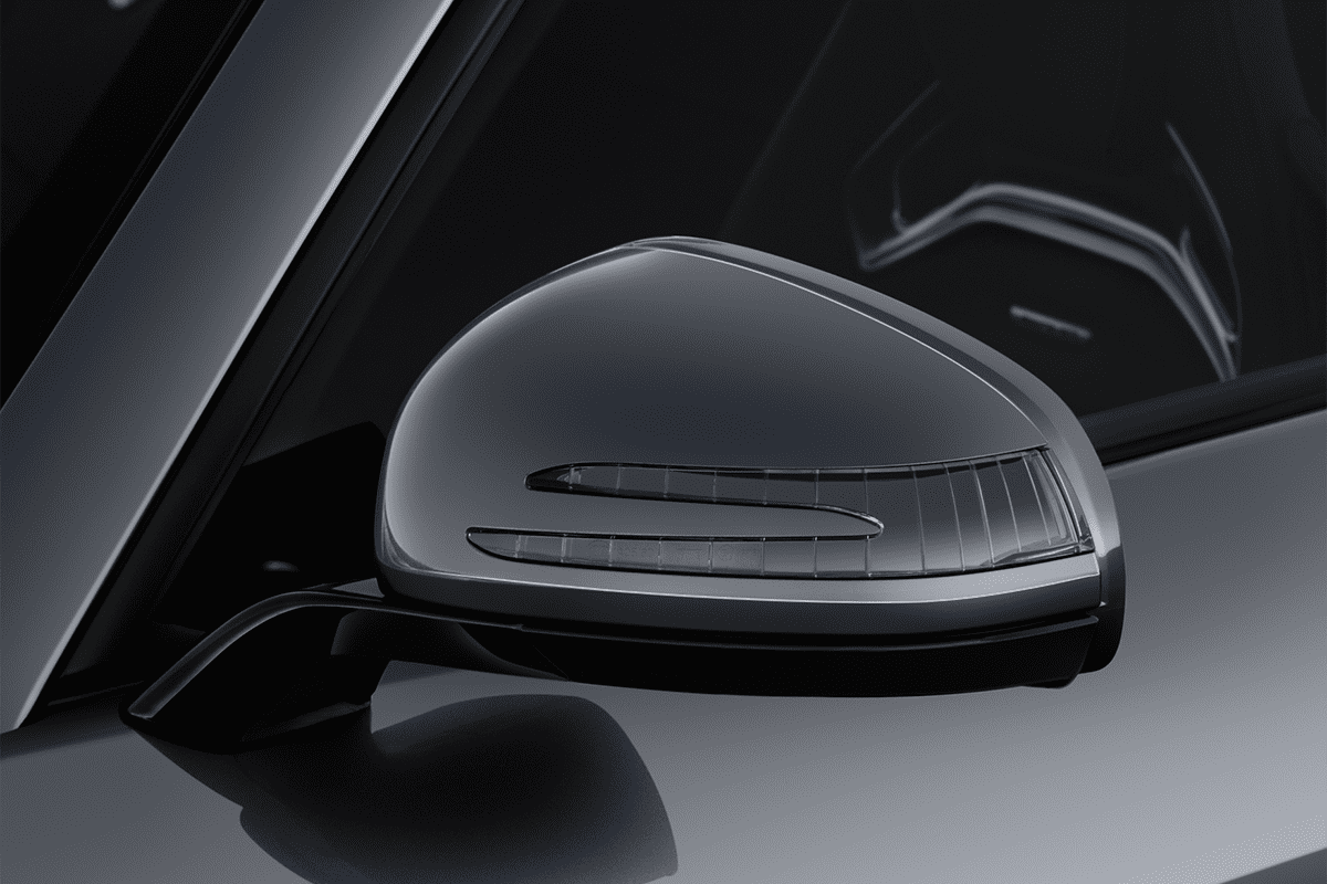 Rückspiegel eines Mercedes AMG GT Roadster