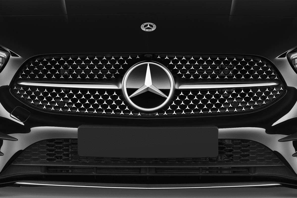 Kühlergrill eines Mercedes B-Klasse Sports Tourer Plug-In-Hybrid