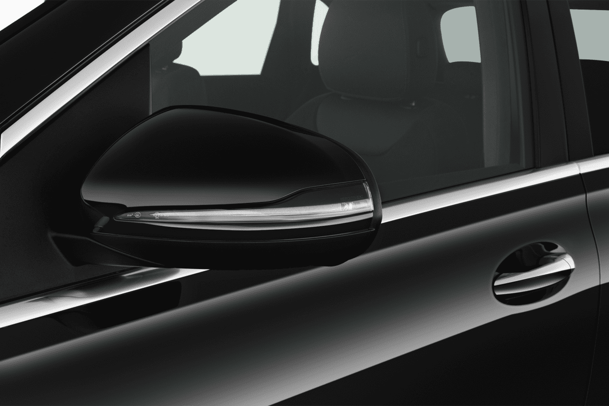 Rückspiegel eines Mercedes B-Klasse Sports Tourer Plug-In-Hybrid