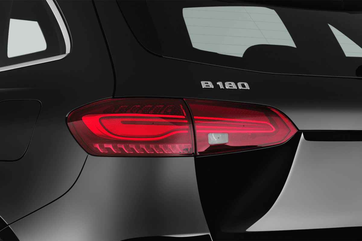 Heckleuchten eines Mercedes B-Klasse Sports Tourer Plug-In-Hybrid