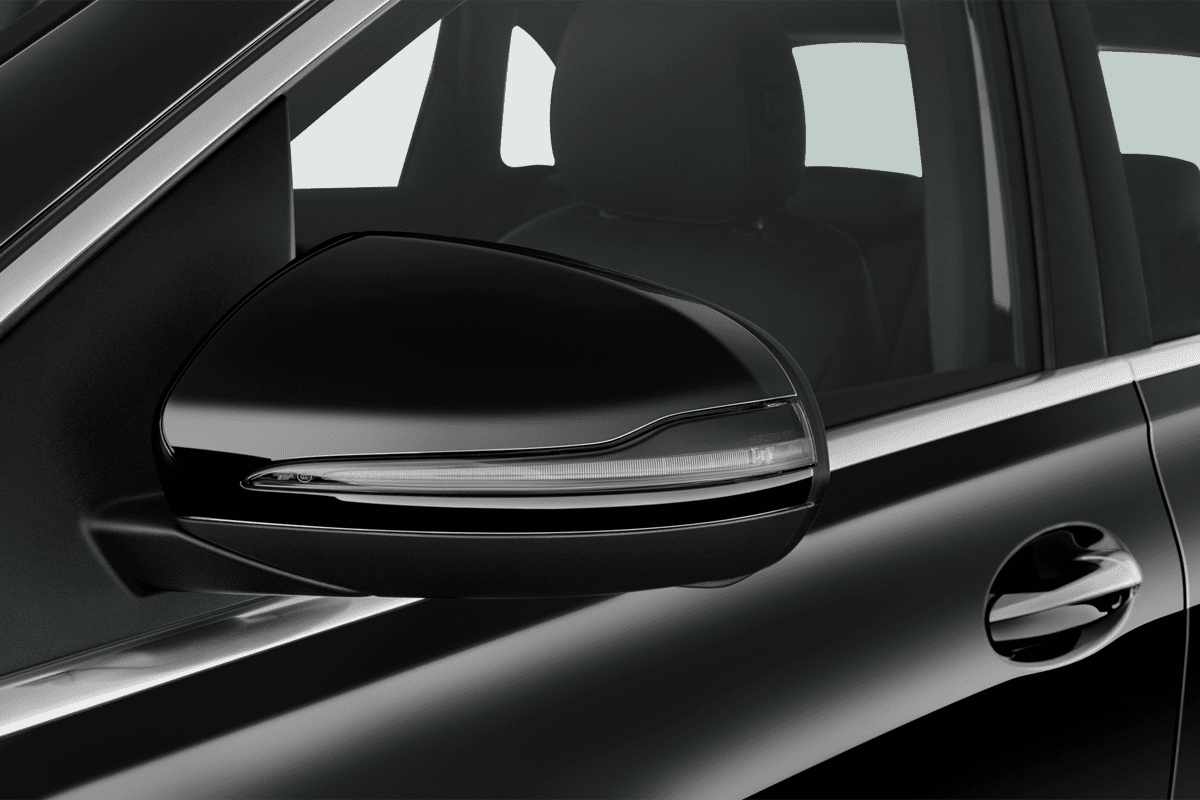 Rückspiegel eines Mercedes B-Klasse Sports Tourer