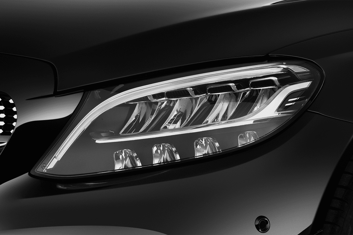 Frontscheinwerfer eines Mercedes C-Klasse All-Terrain