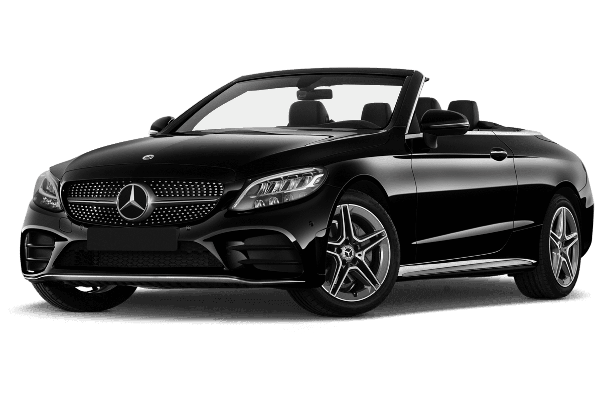 Tiefe, schräge Heckansicht eines Mercedes C-Klasse All-Terrain, freigestellt