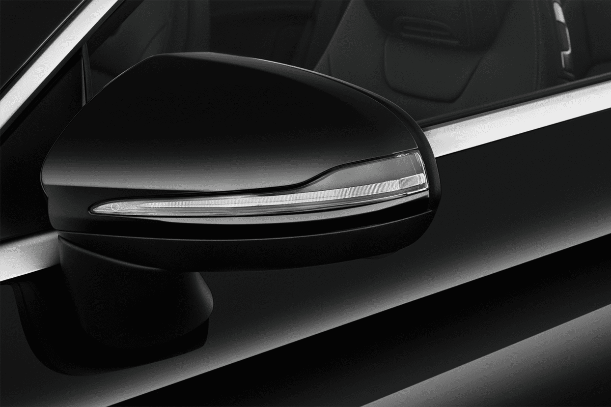 Rückspiegel eines Mercedes C-Klasse All-Terrain