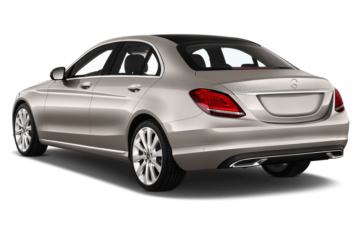 Schräge Heckansicht eines Mercedes C-Klasse Limousine Plug-in-Hybrid , freigestellt