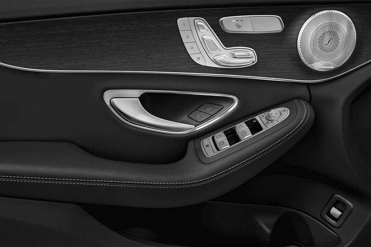 Türsteuerung eines Mercedes C-Klasse Limousine Plug-in-Hybrid 