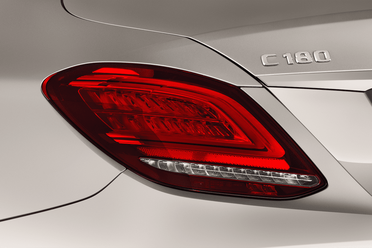Heckleuchten eines Mercedes C-Klasse Limousine Plug-in-Hybrid 