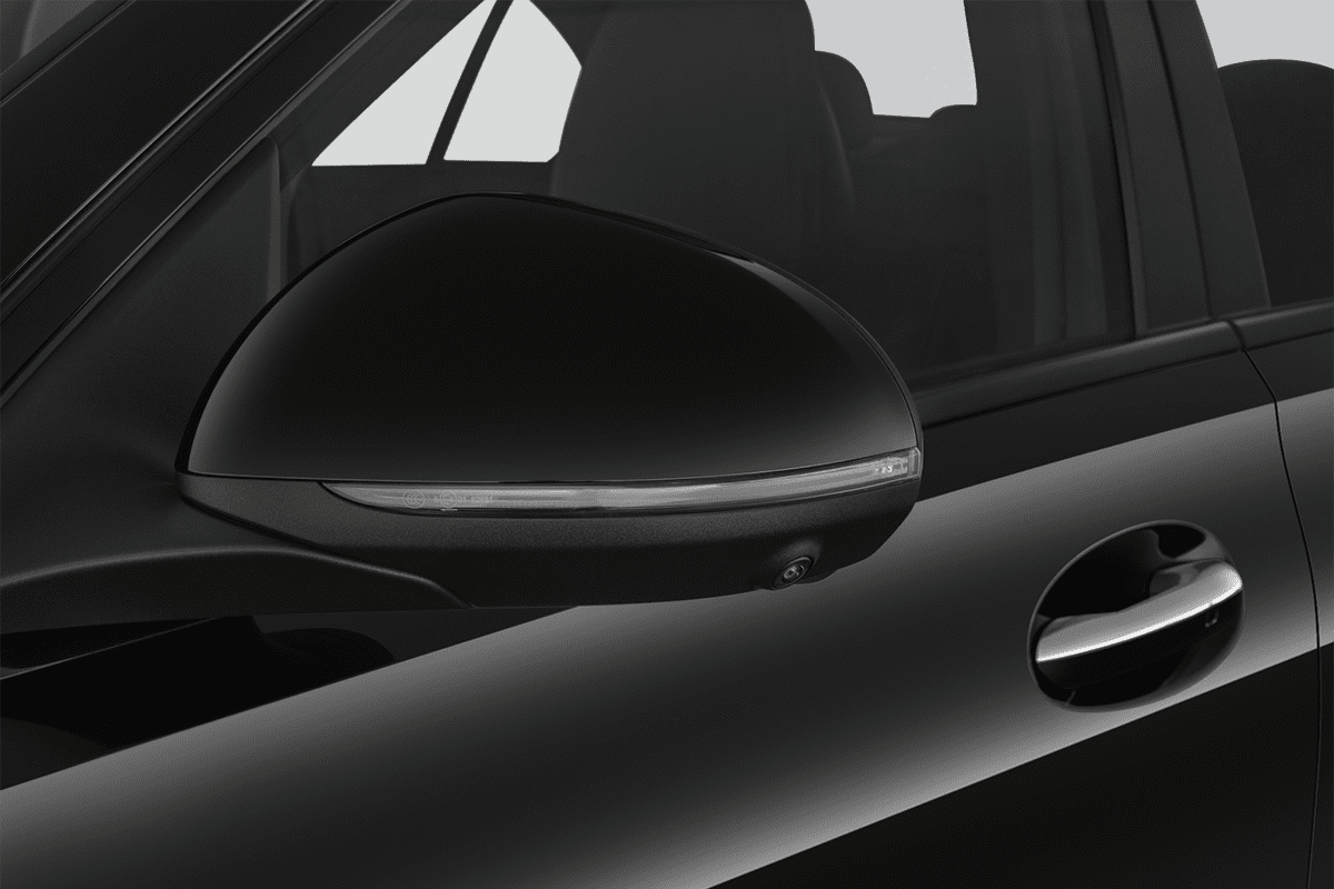 Rückspiegel eines Mercedes C-Klasse Limousine 