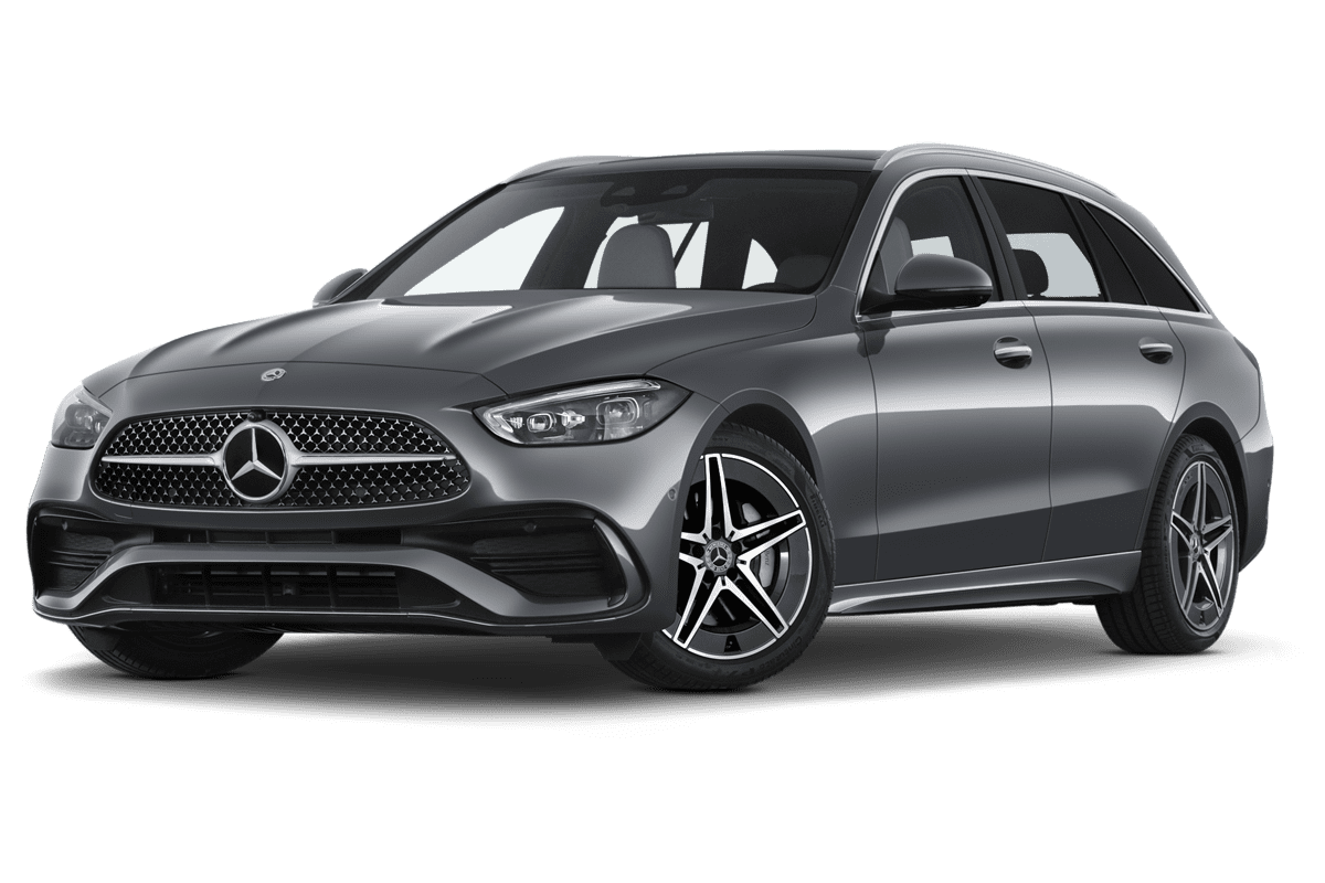 Tiefe, schräge Heckansicht eines Mercedes C-Klasse T-Modell , freigestellt