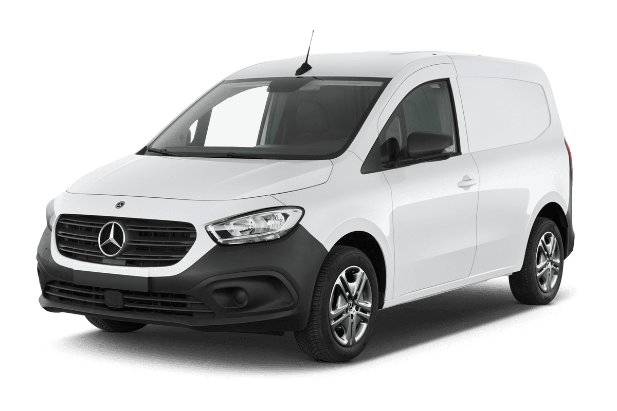 Schräge Frontansicht eines Mercedes Citan Kastenwagen, freigestellt