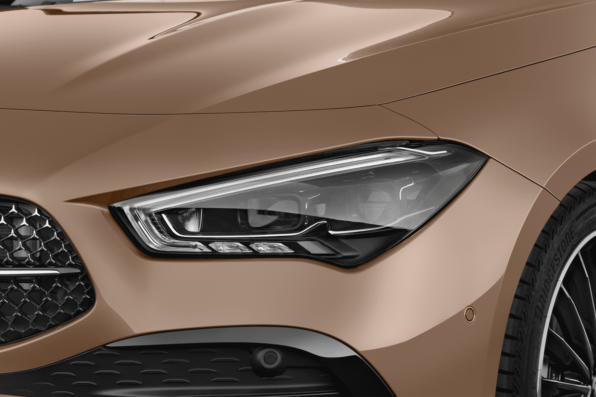 Frontscheinwerfer eines Mercedes CLA Shooting Brake
