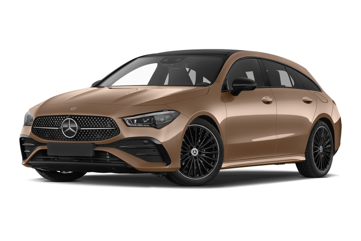 Tiefe, schräge Heckansicht eines Mercedes CLA Shooting Brake, freigestellt