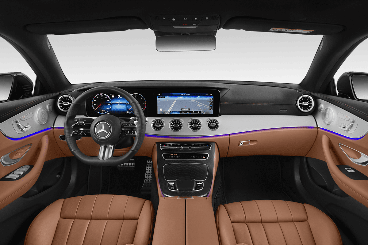 Armaturenbrett eines Mercedes E-Klasse Coupé