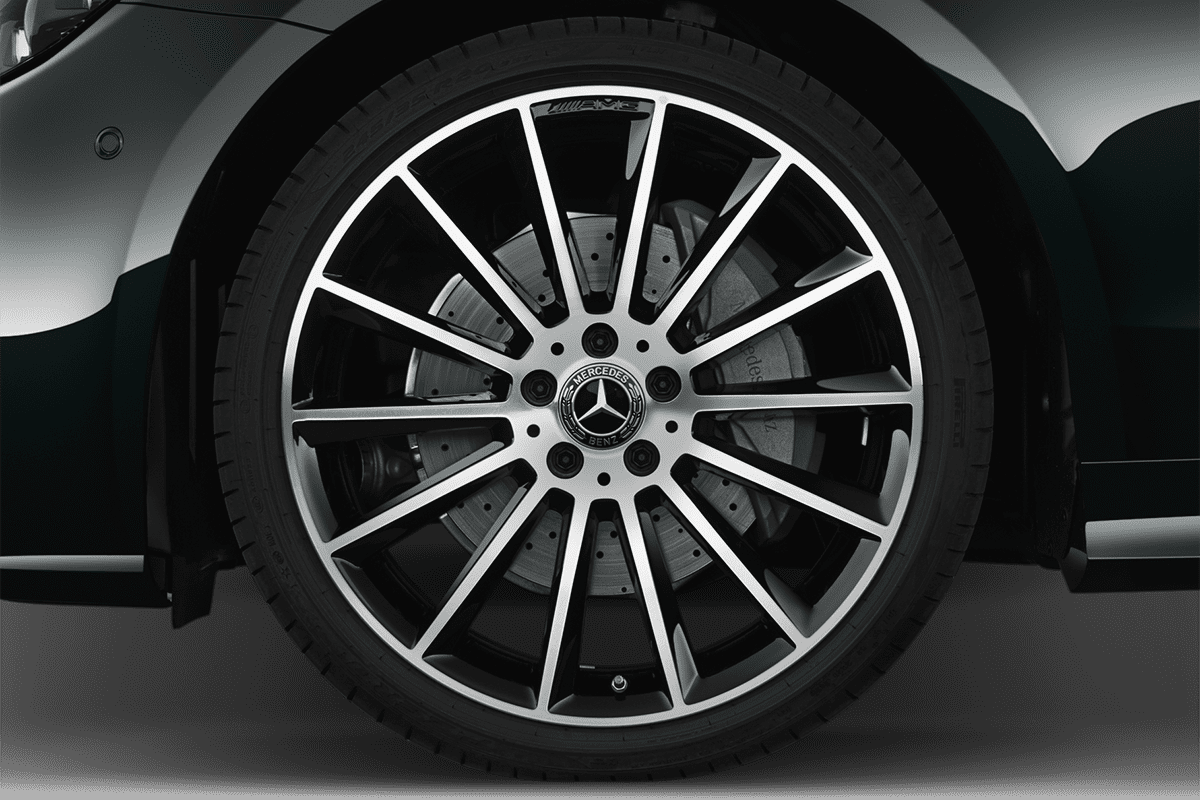 Radkappe oder Felge eines Mercedes E-Klasse Coupé