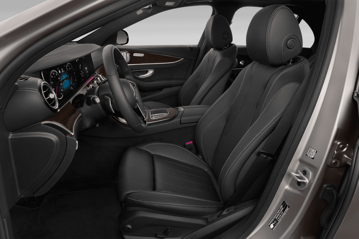 Vordersitze eines Mercedes E-Klasse Limousine Plug-in-Hybrid