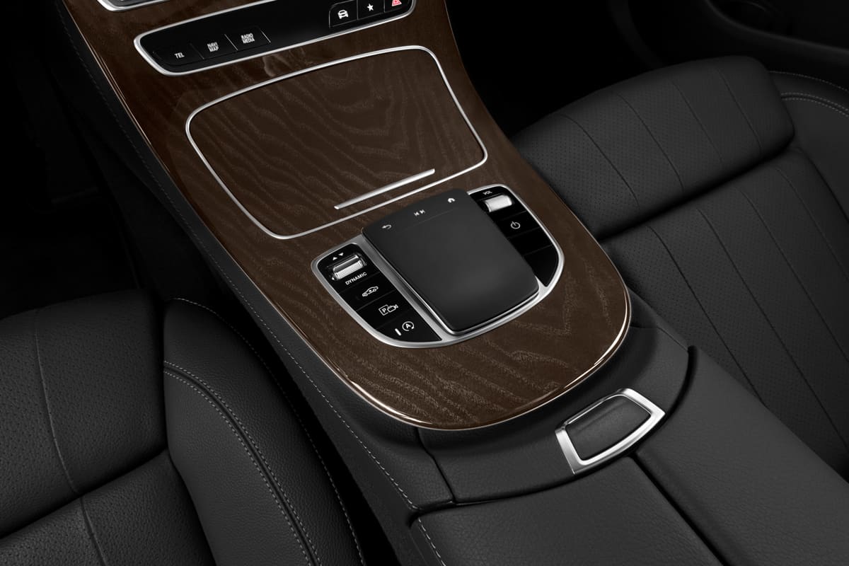 Schaltknüppel eines Mercedes E-Klasse Limousine Plug-in-Hybrid