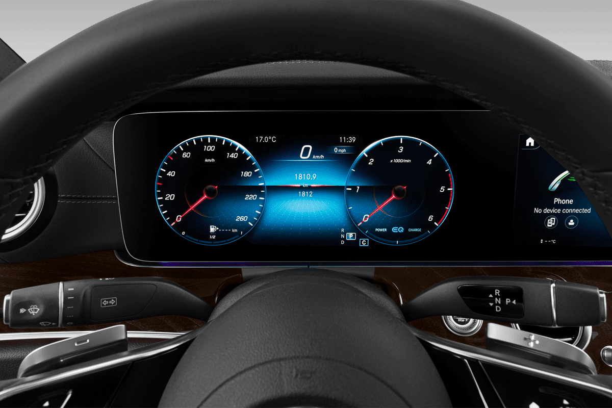 Kombiinstrument eines Mercedes E-Klasse Limousine Plug-in-Hybrid