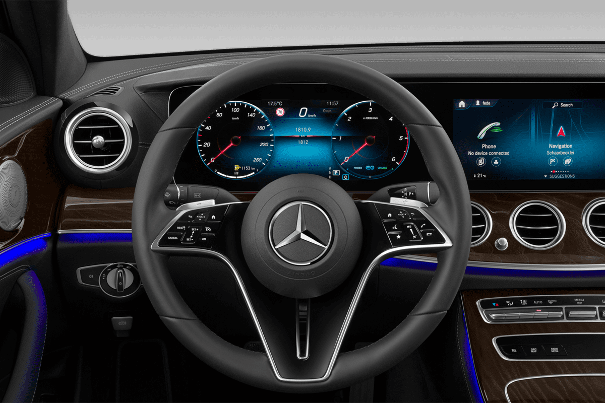 Lenkrad eines Mercedes E-Klasse Limousine Plug-in-Hybrid