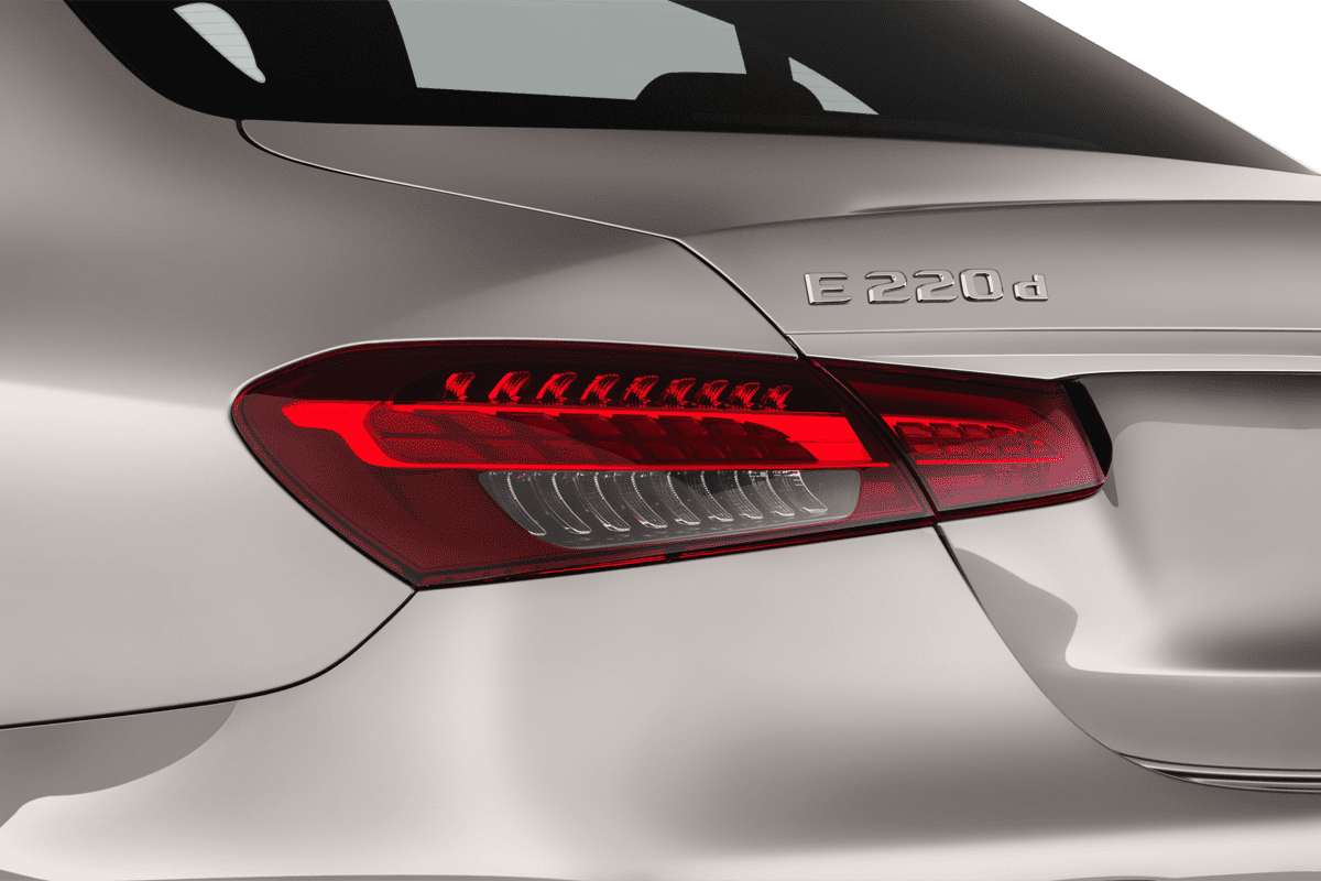 Heckleuchten eines Mercedes E-Klasse Limousine Plug-in-Hybrid