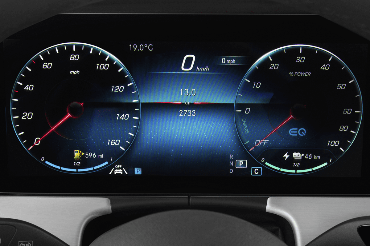 Kombiinstrument eines Mercedes E-Klasse T-Modell Plug-in-Hybrid