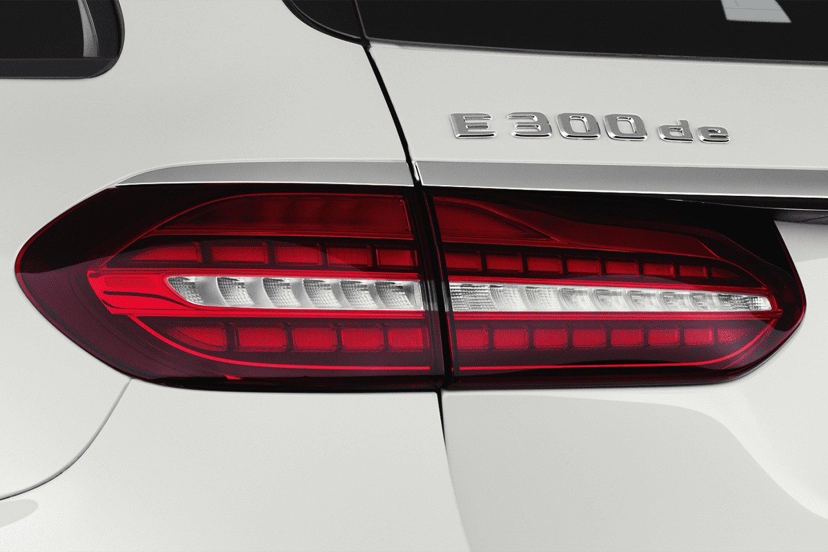 Heckleuchten eines Mercedes E-Klasse T-Modell Plug-in-Hybrid
