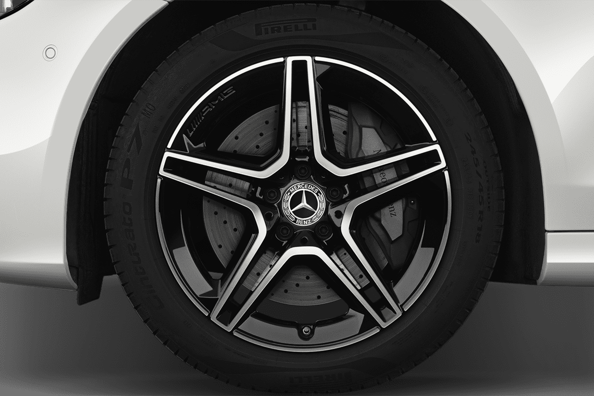 Radkappe oder Felge eines Mercedes E-Klasse T-Modell Plug-in-Hybrid