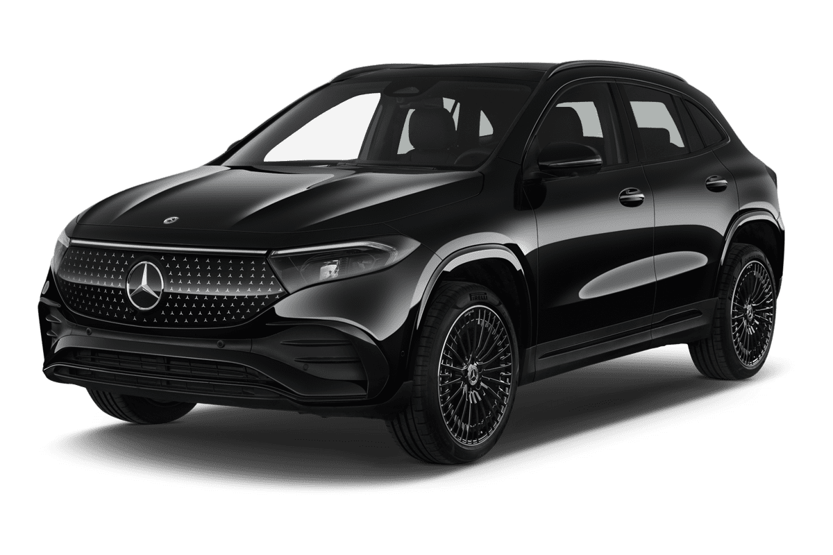 Schräge Frontansicht eines Mercedes EQA, freigestellt