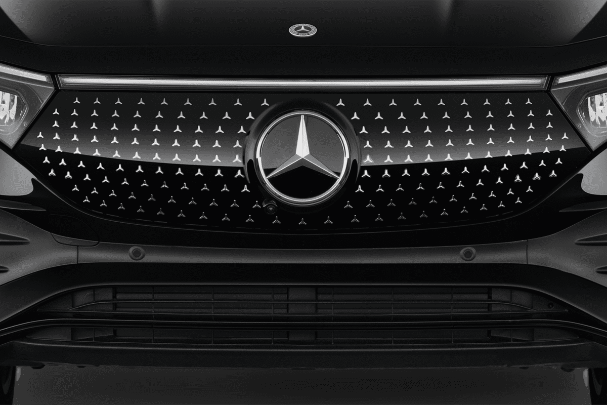 Kühlergrill eines Mercedes EQA