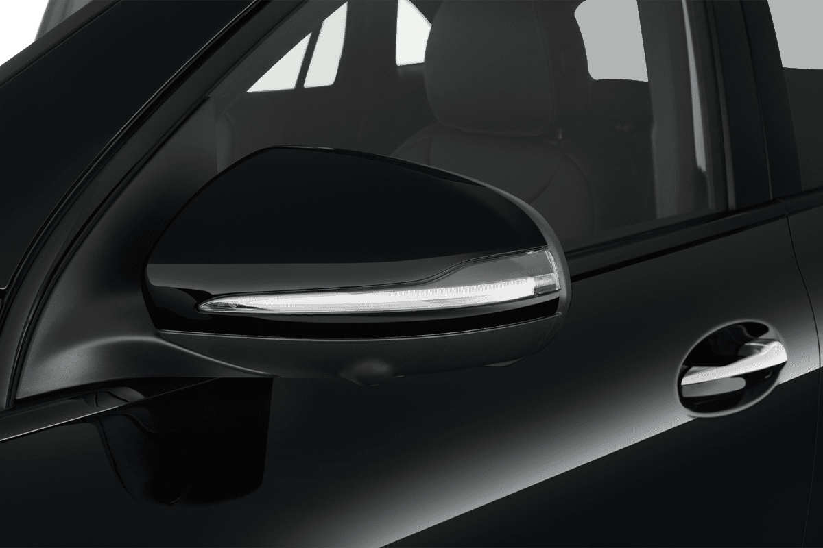 Rückspiegel eines Mercedes EQA