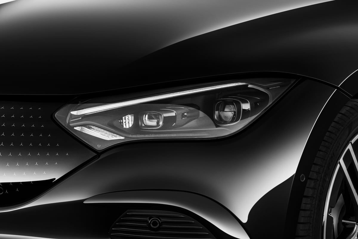 Frontscheinwerfer eines Mercedes EQE