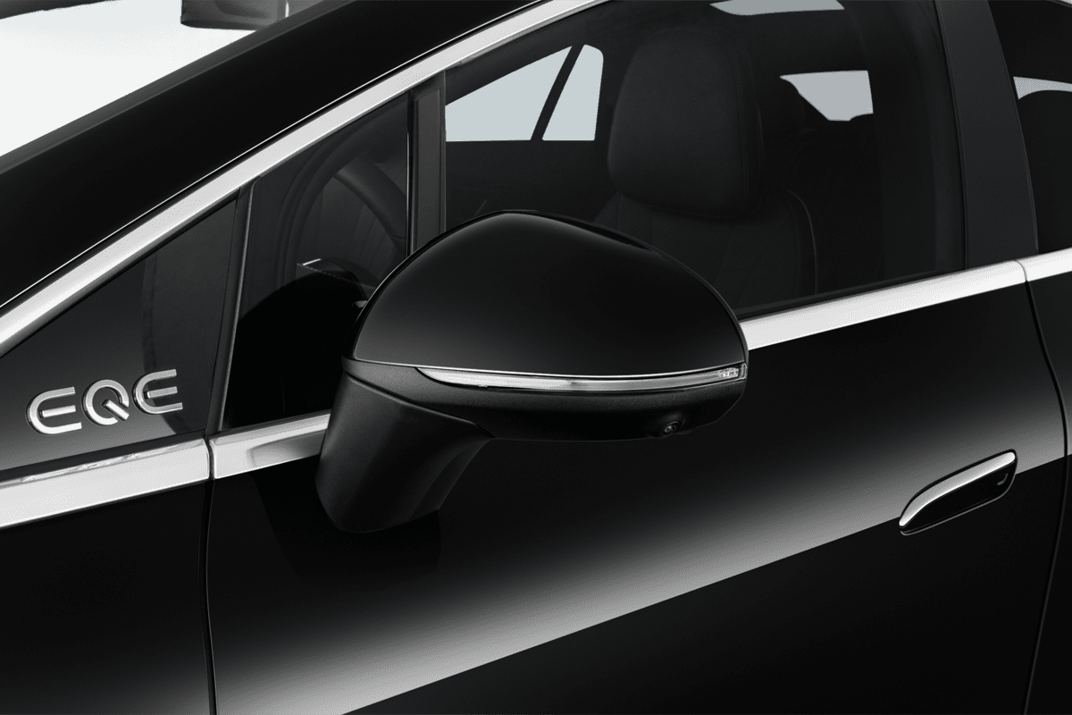 Rückspiegel eines Mercedes EQE