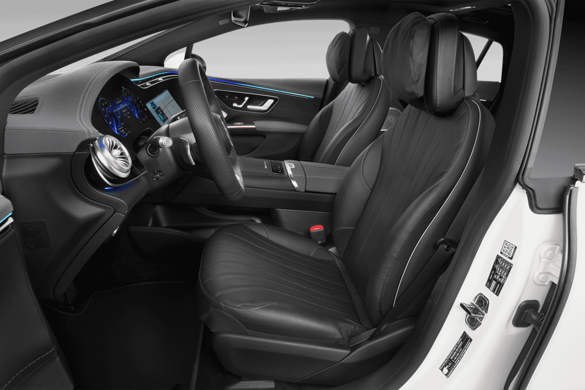 Vordersitze eines Mercedes EQS